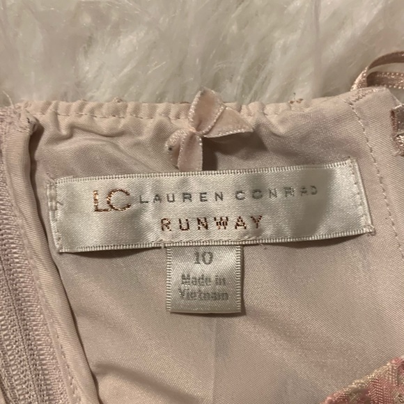 RUNWAY DRESS HOCO FLORAL✨ - Picture 3 of 3